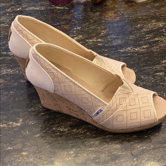 Toms Shoes - TOMS women’s wedge sandal size 9.5